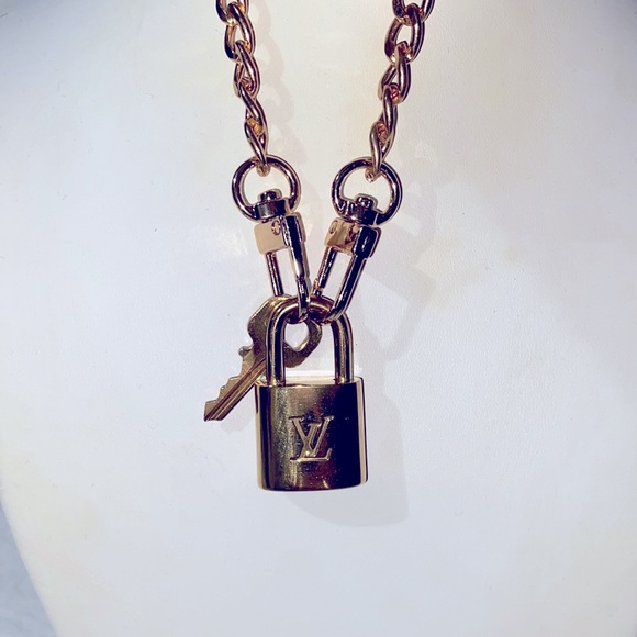 Louis Vuitton Lock and Key #323 Necklace - Picture 5 of 14
